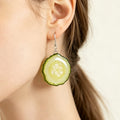 Pendientes de resina con rodajas de pepino - Yunicrafts