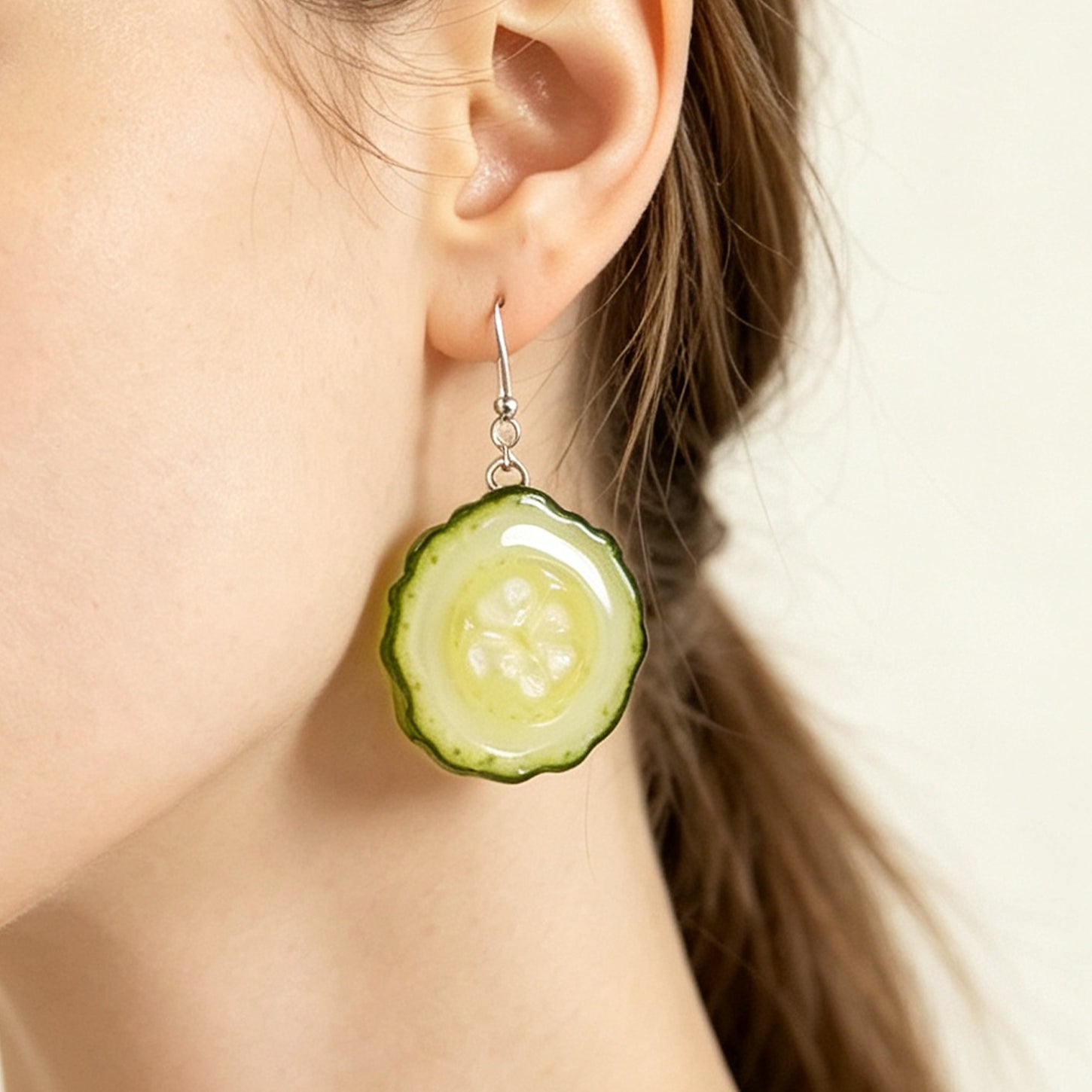 Pendientes de resina con rodajas de pepino - Yunicrafts