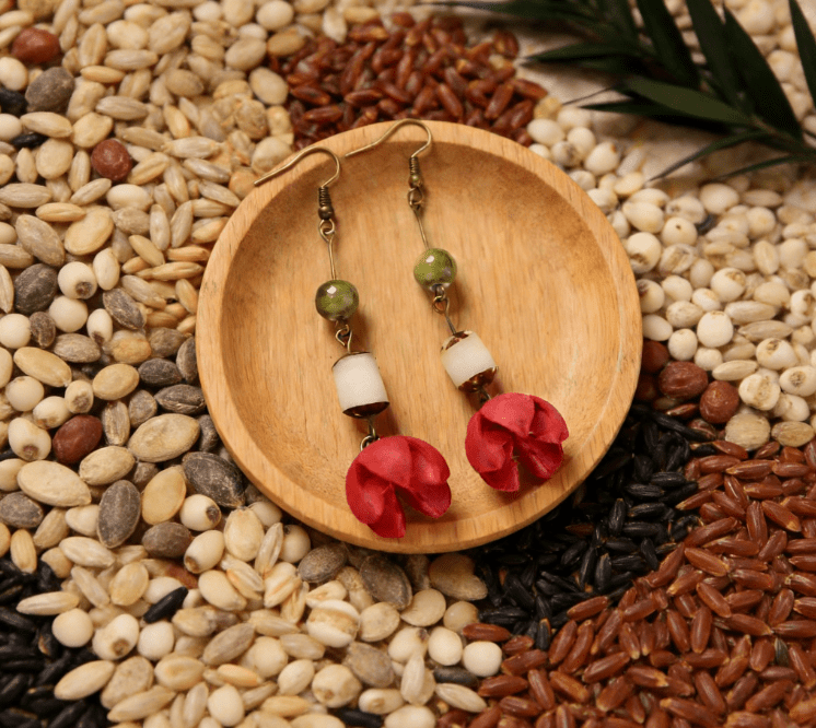 "Forest Harmony" Red Seed Earrings - Yunicrafts