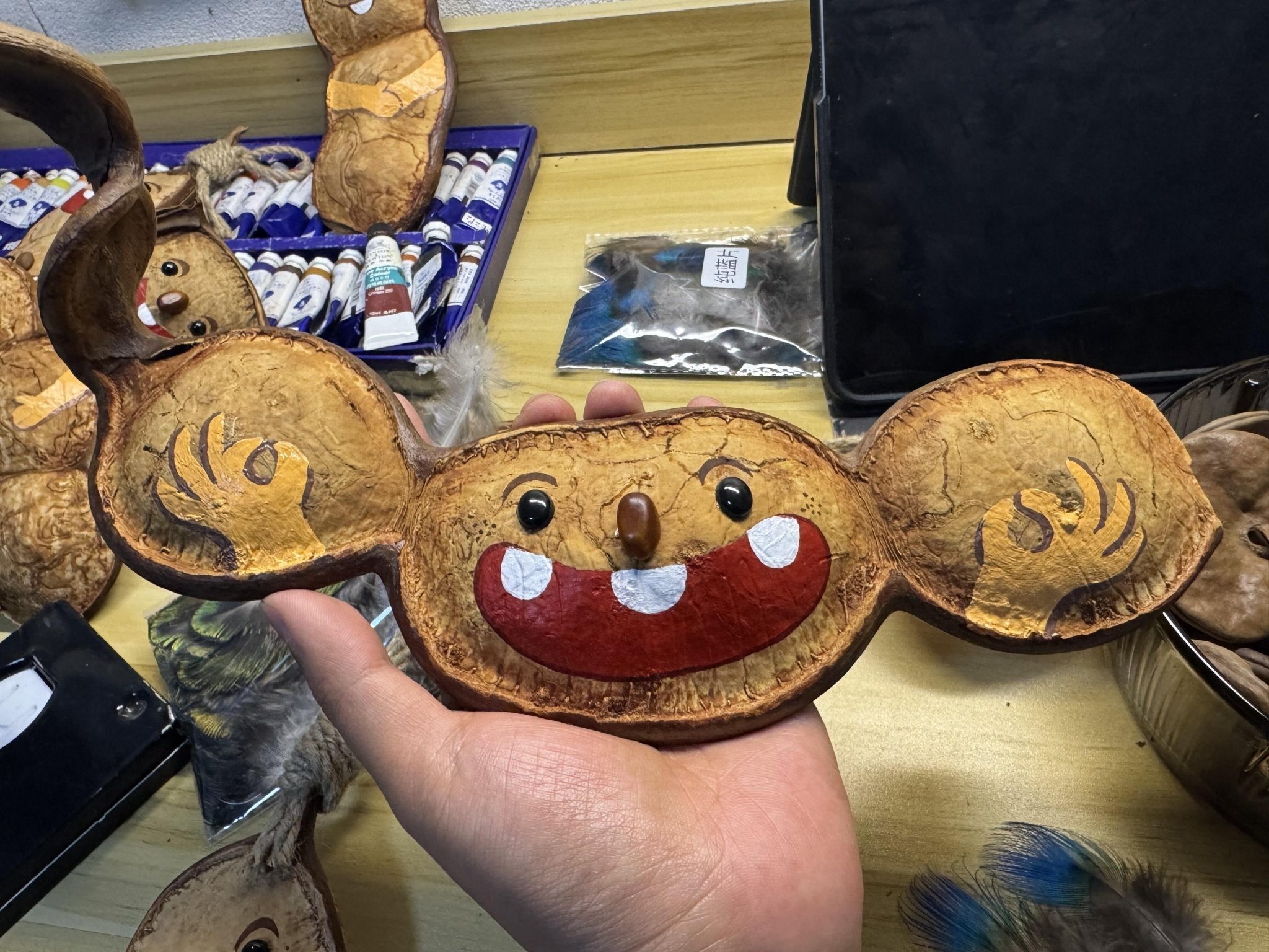 Hand - Painted Giant Entada Pod Ornament – World’s Largest Bean Wall Decor - Yunicrafts