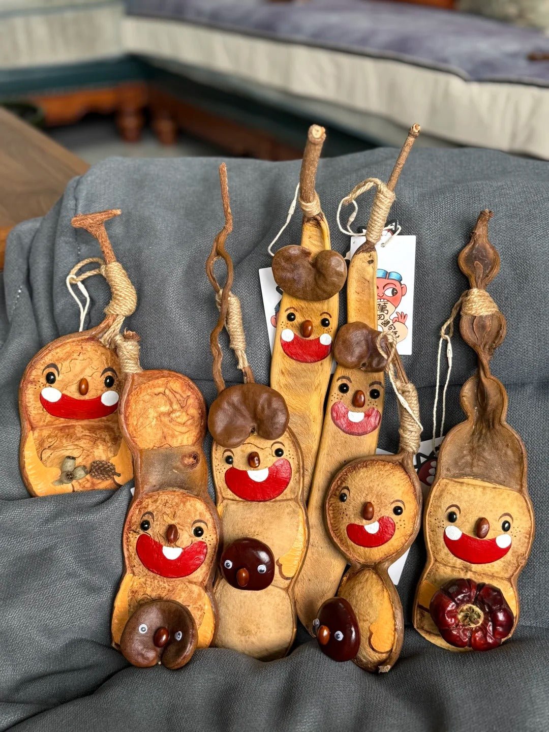 Hand - Painted Giant Entada Pod Ornament – World’s Largest Bean Wall Decor - Yunicrafts