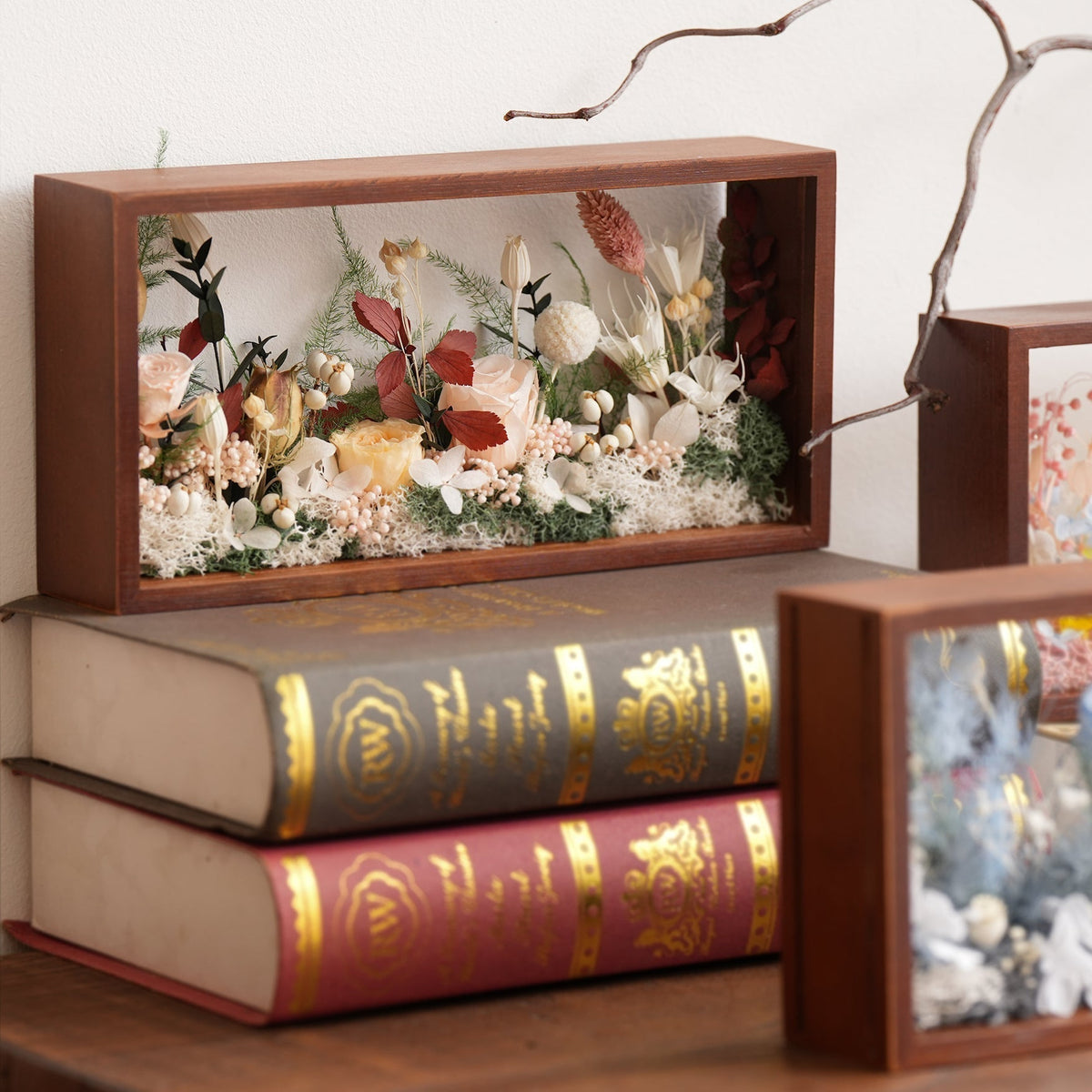 "Micro Landscape Frame" - Real Preserved Flower Mini Garden Shadow Box (Panoramic Desk Decor) - Yunicrafts