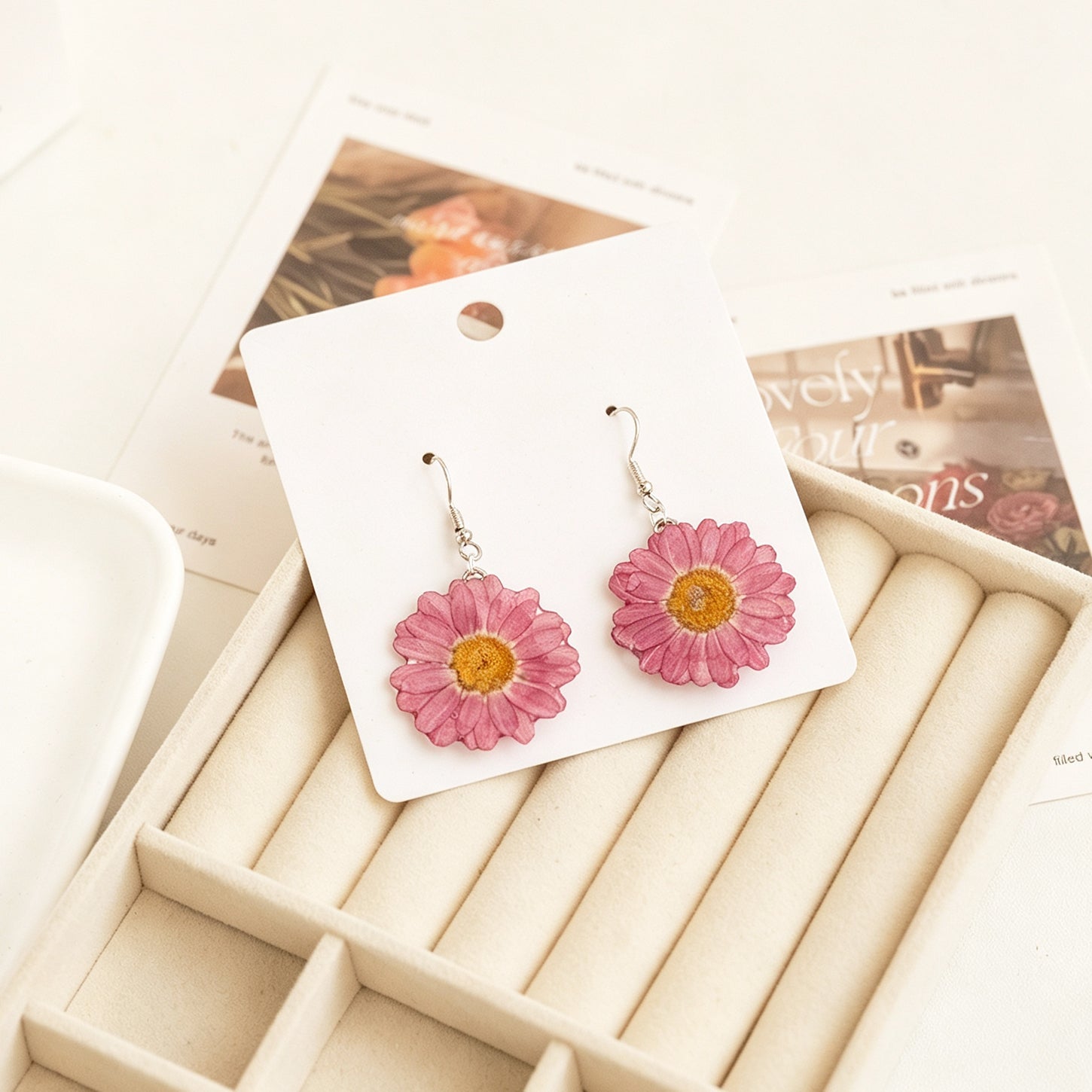 Pink Marguerite Resin Earrings - Yunicrafts
