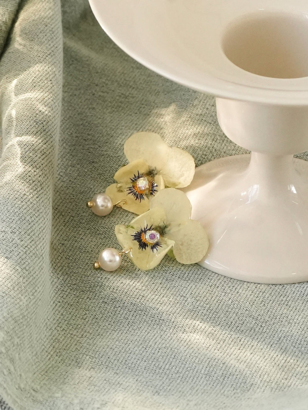 Real Viola Pansy Earrings with Pearl - "The Singing Garden" Pressed Flower Jewelry - Yunicrafts