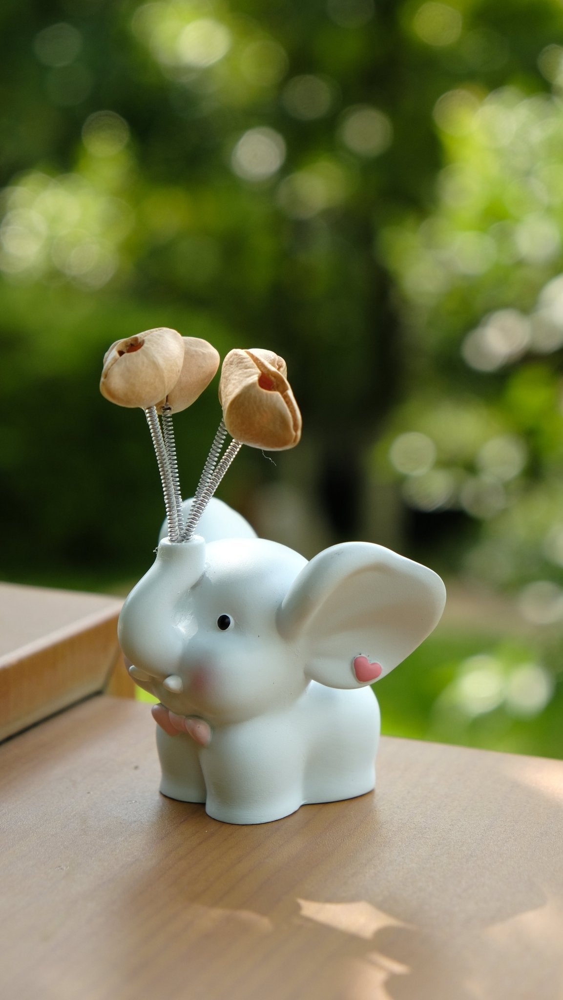 "Sweet Baby Elephant" - Cute Resin Car Ornament with Swaying Seed Balloons - Yunicrafts