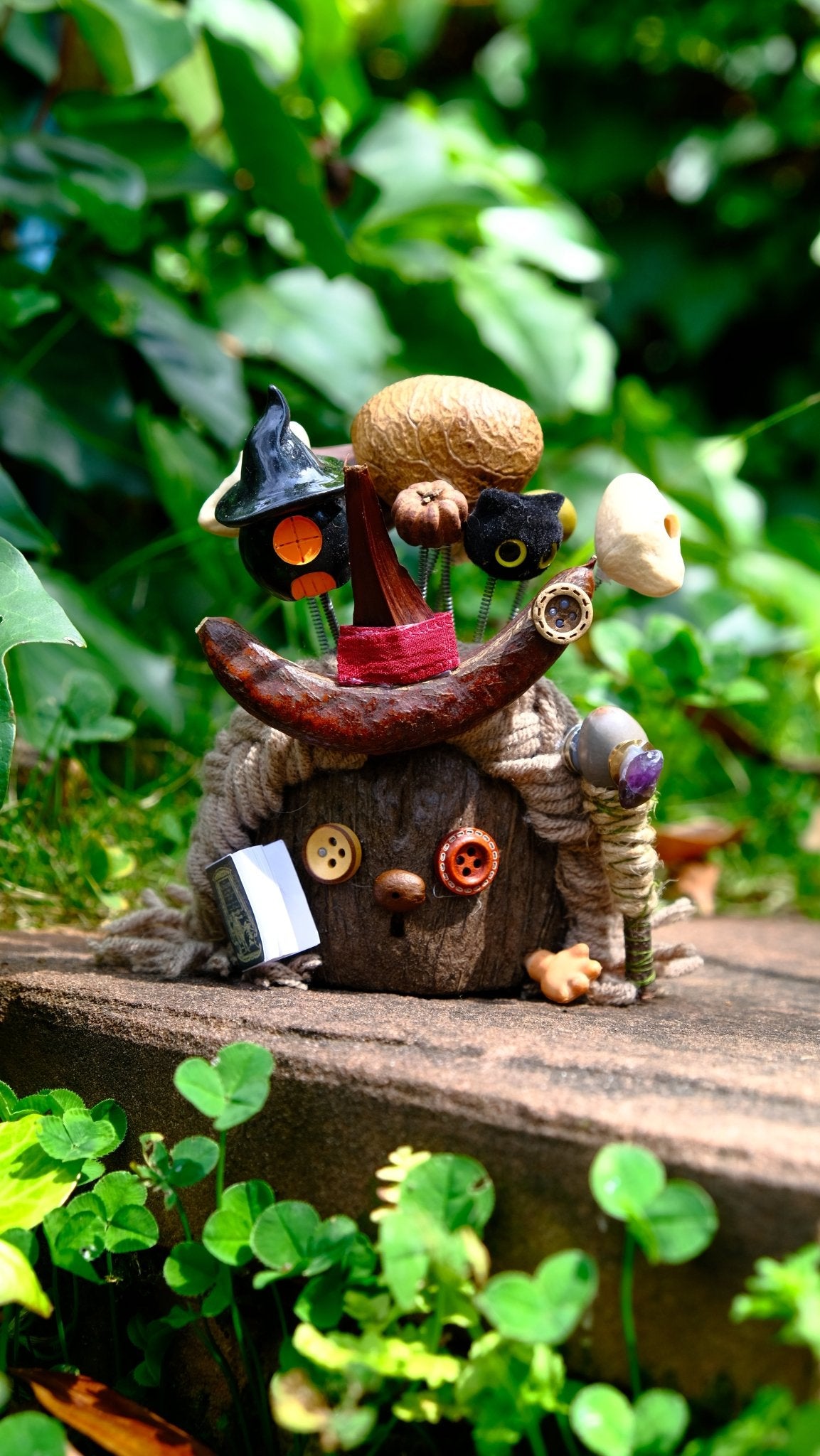 "The Forest Wizard" - Nut Shell Mage Doll with Spellbook & Crystal Staff - Yunicrafts