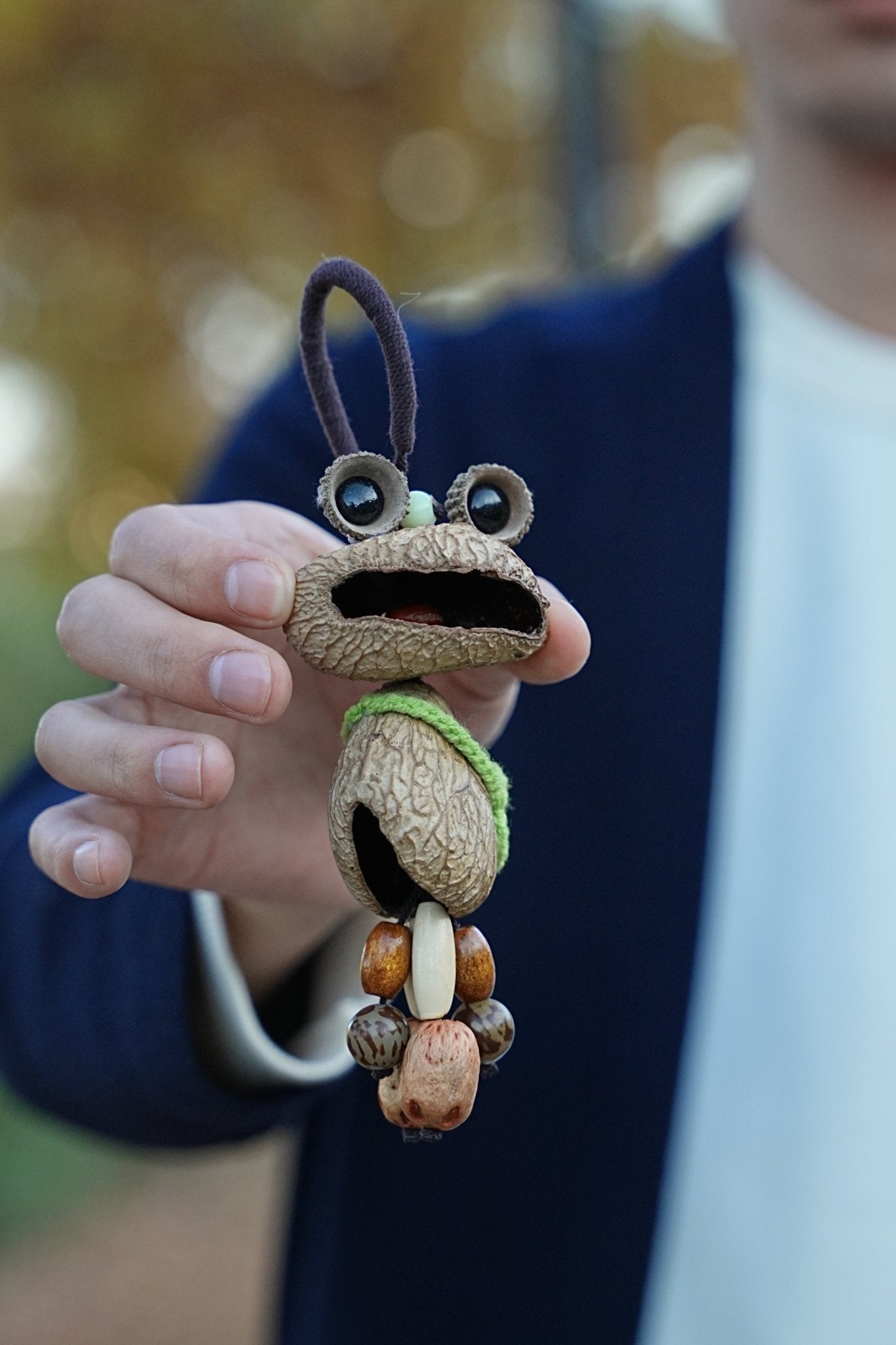 "The Wandering Frog" - Funny Big - Mouth Nut Shell Charm with Mini Knit Bag - Yunicrafts