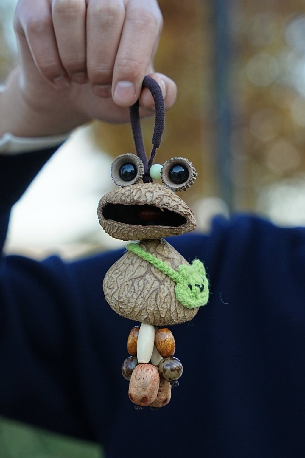 "The Wandering Frog" - Funny Big - Mouth Nut Shell Charm with Mini Knit Bag - Yunicrafts