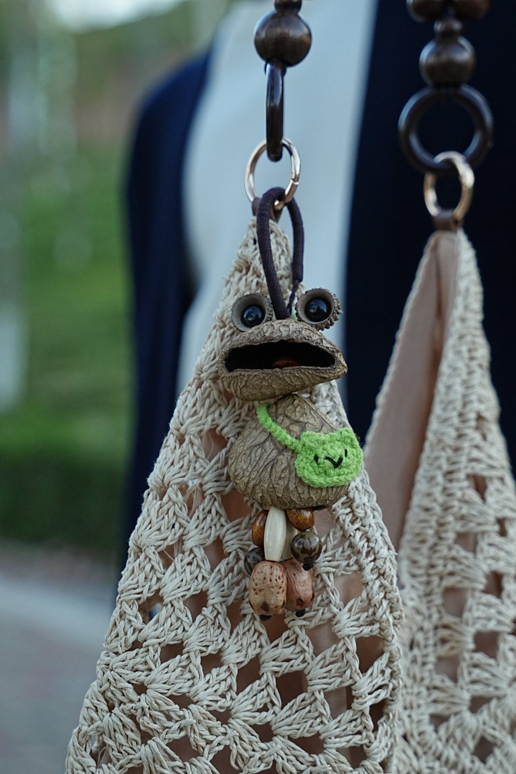"The Wandering Frog" - Funny Big - Mouth Nut Shell Charm with Mini Knit Bag - Yunicrafts