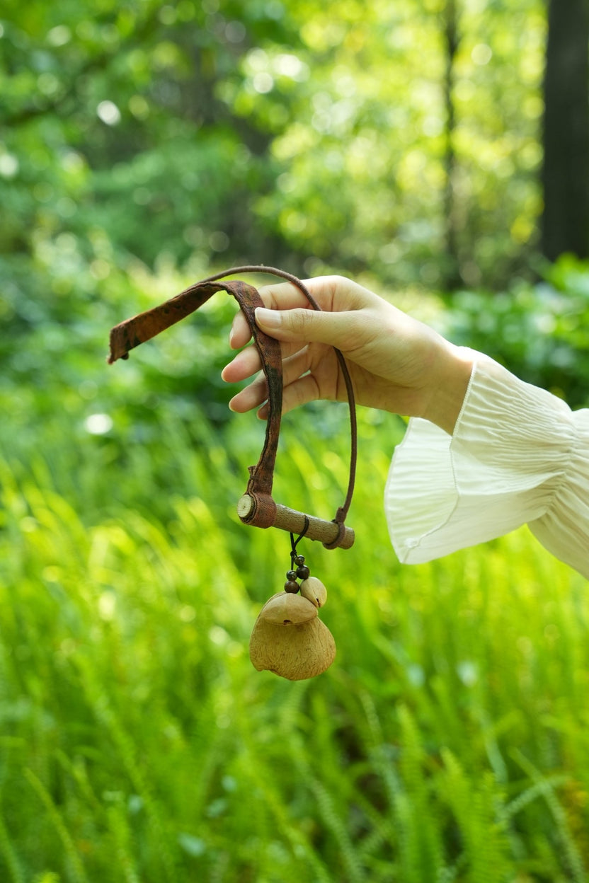"The Ancient Branch" - Colar feito à mão em tecido de madeira natural e vagens de sementes - __Yunicrafts__