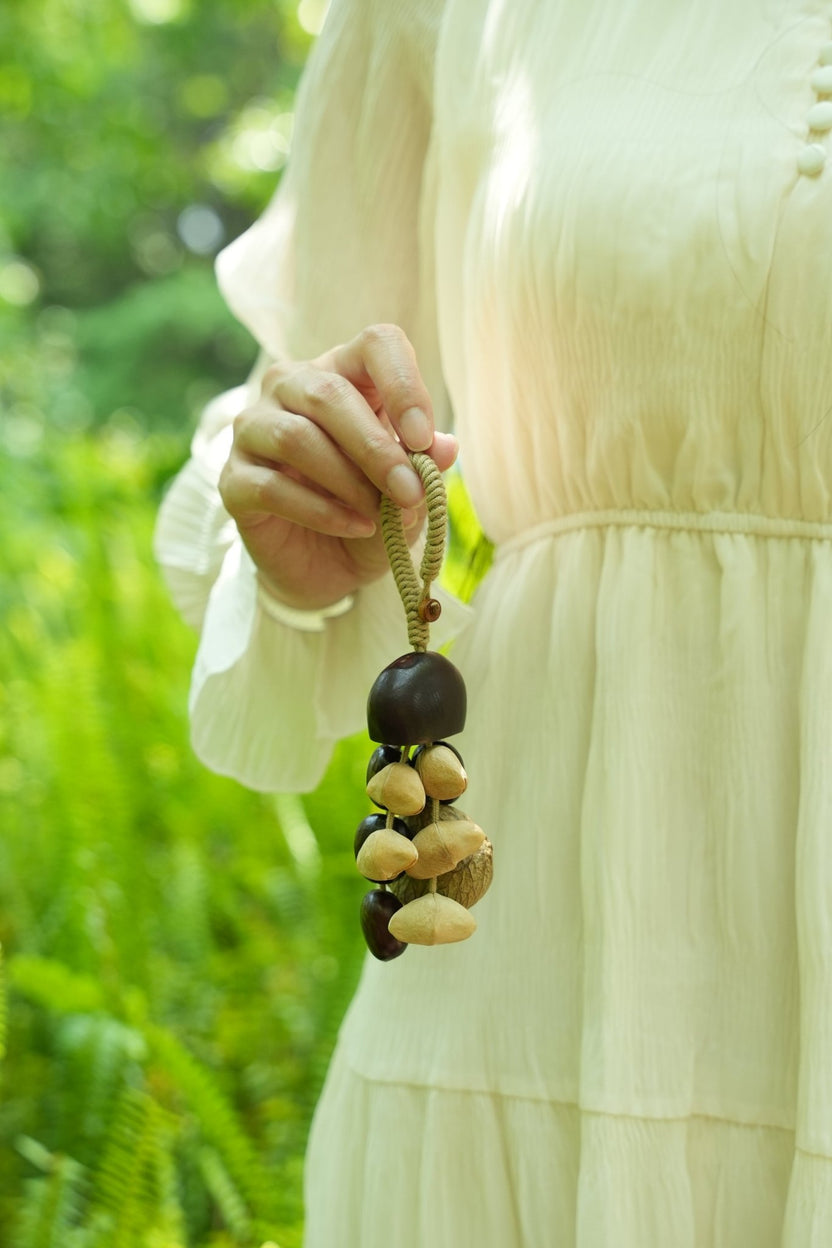 "The Forest Dome Chime" - Sino de vento de semente natural feito à mão com tampa de casca escura - __Yunicrafts__