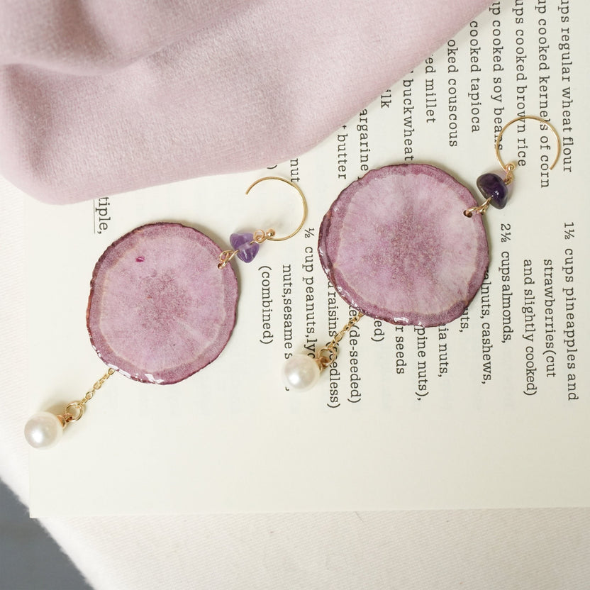 Echte Karotten- und lila Süßkartoffelscheiben-Ohrringe – „Harvest Gem“-Gemüseharzschmuck – Yunicrafts