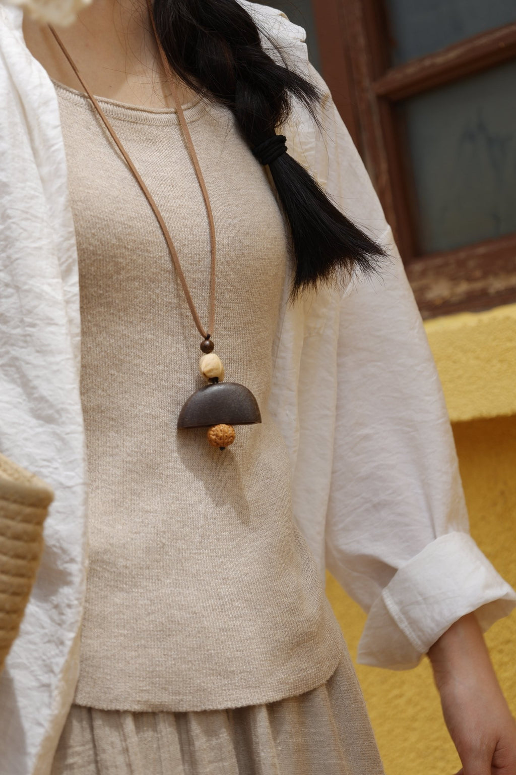 "La campana Zen" - Collana con ciondolo con baccello di semi minimalista e Rudraksha - Yunicrafts