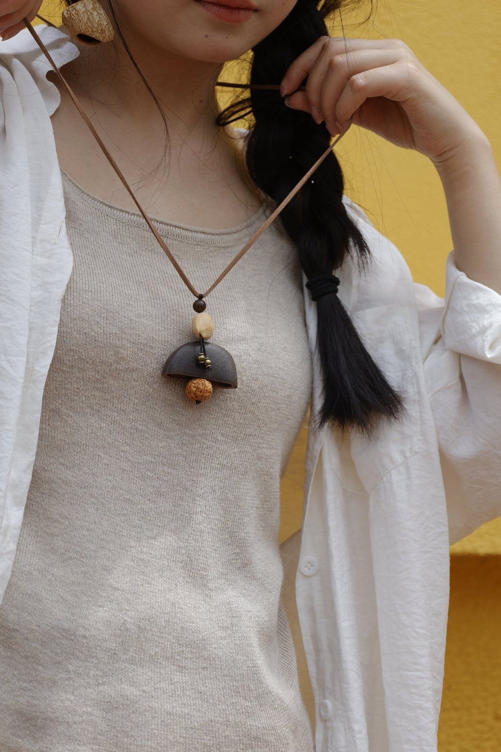 "La campana Zen" - Collana con ciondolo con baccello di semi minimalista e Rudraksha - Yunicrafts